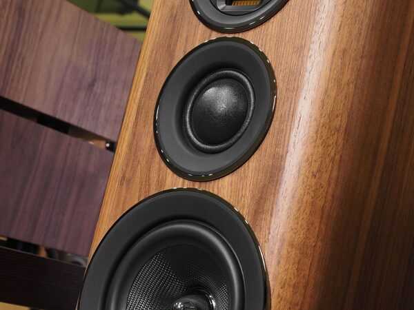 Обновленная серия акустики monitor audio ltd silver rx средней ценовой категории для воспроизведения высококачественного hi-fi звука