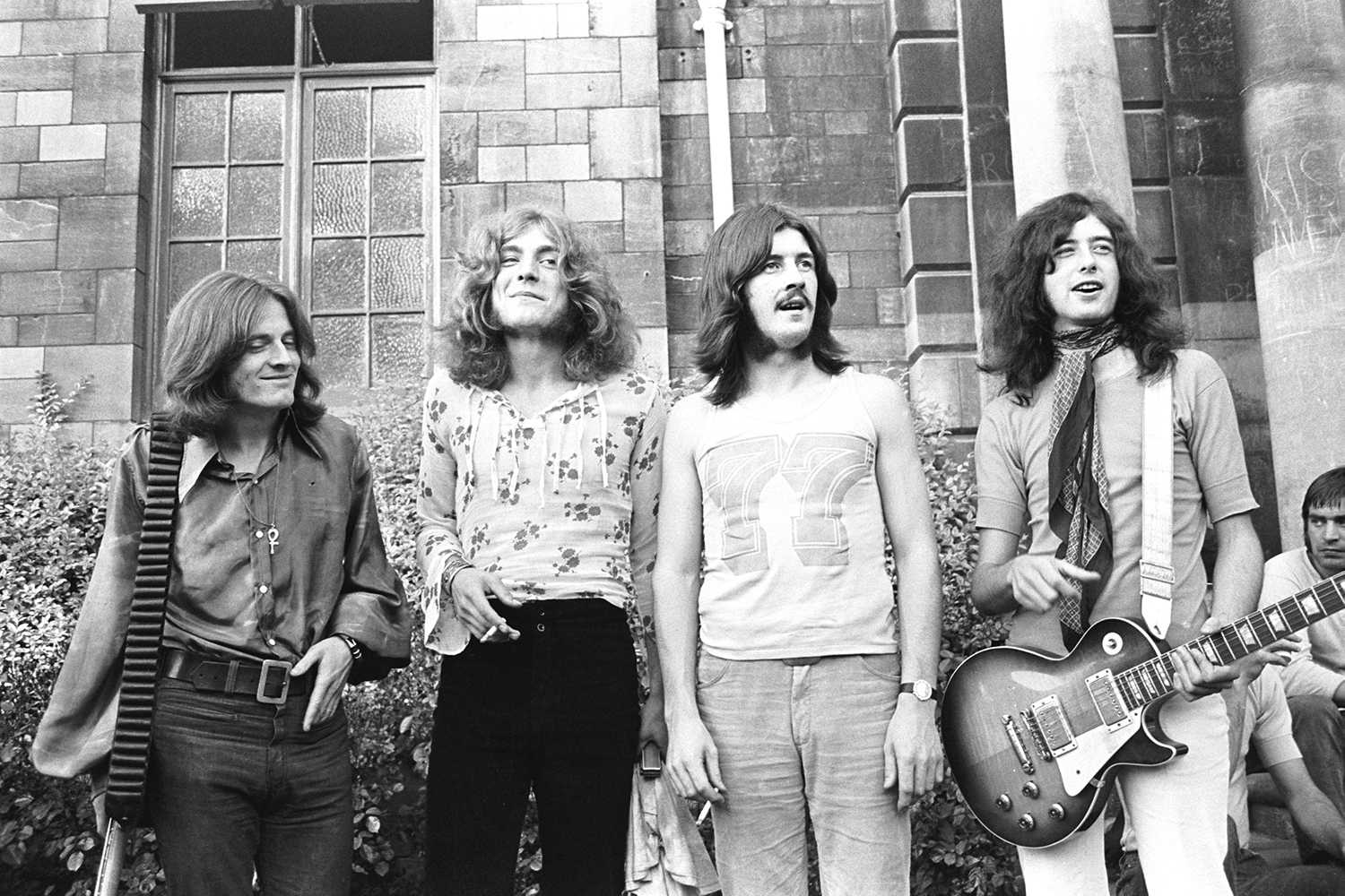 Роберт Плант, Джимми Пейдж и Джон Пол Джонс совместно с изданием Reel Art Press выпустили иллюстрирюванную книгу к пятидесятилетию группы Led Zeppelin — первая и единственная книга с фотографиями и другими изображениями, созданная совместно с участниками