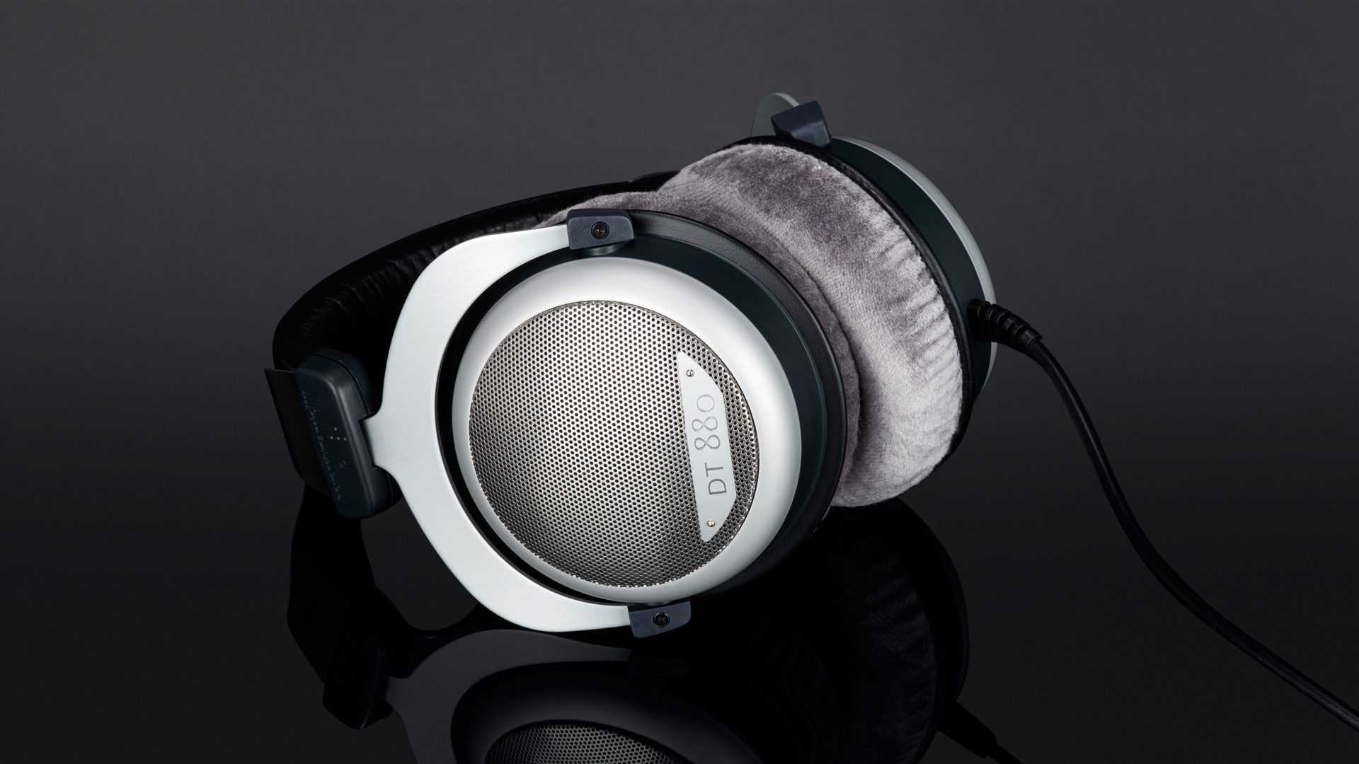 Sennheiser hd 650 vs beyerdynamic dt990 pro: which headphone speaks to you?