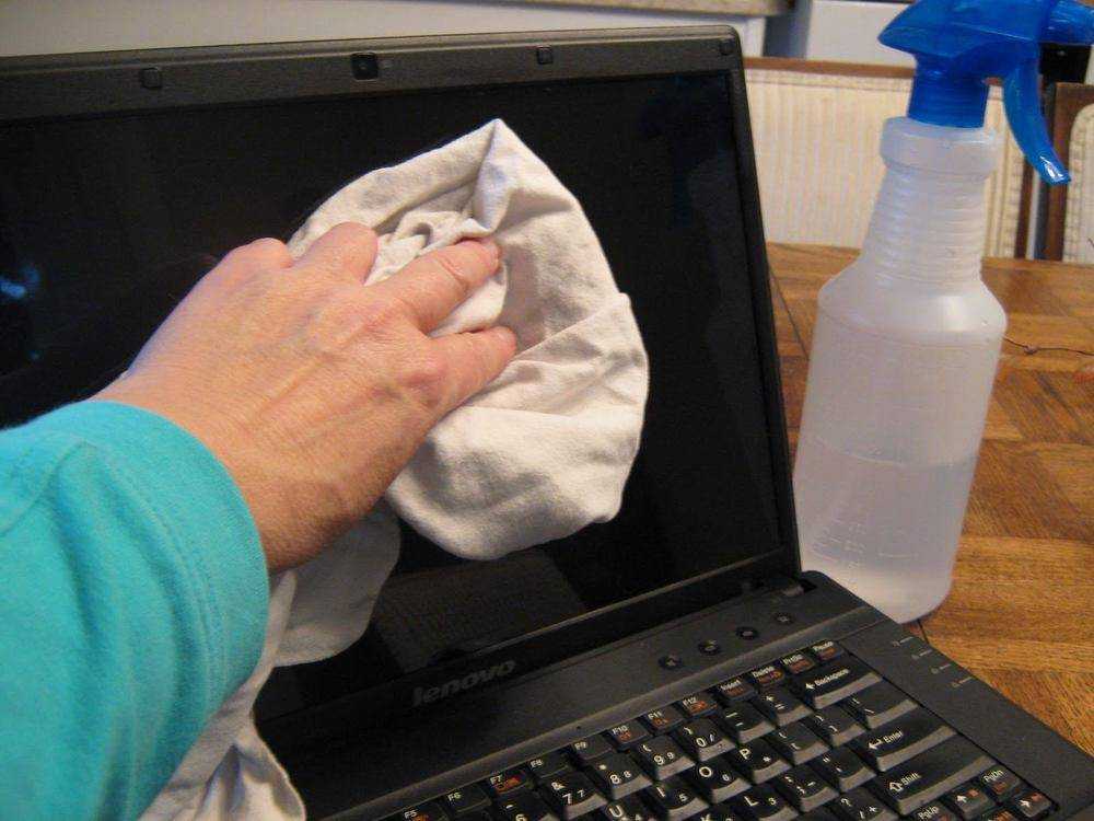 Как правильно чистить экран своего ноутбука?