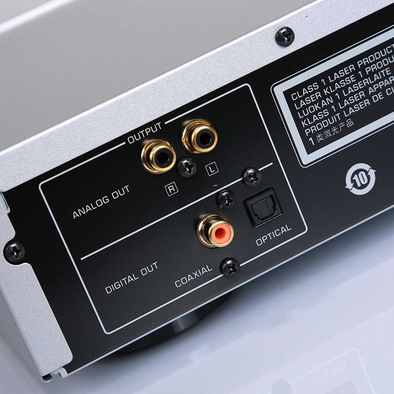 По словам производителя, проигрыватель компакт-дисков Yamaha CD-S303 унаследовал многие характеристики от других высококлассных моделей Помимо дисков, новинка умеет проигрывать музыку с USB-носителей Компания пообещала высокое качество в любом режиме испо