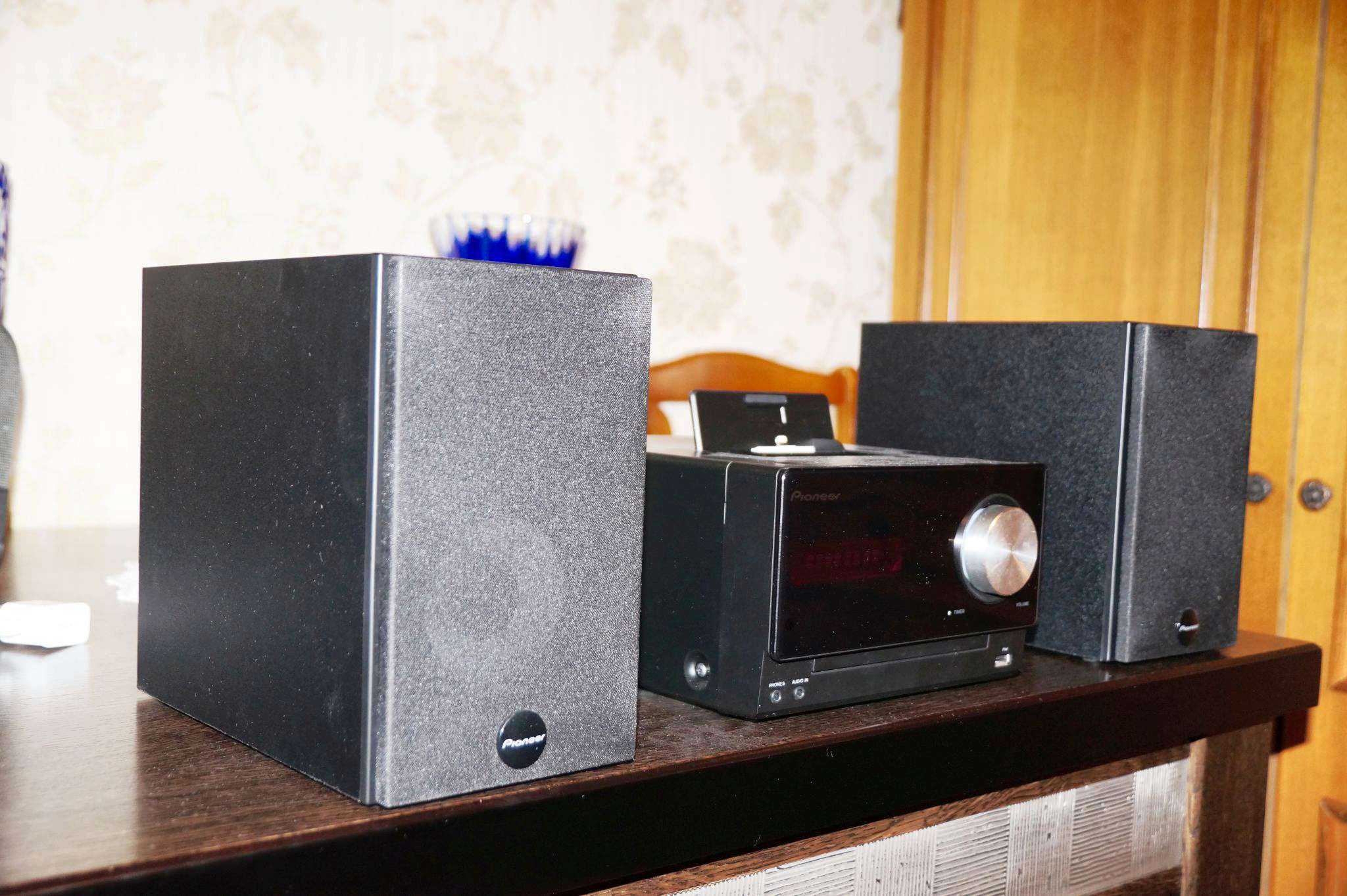 Обзор звуковых микросистем pioneer x-smc11-s и x-hm51-k. универсальная акустика для ios-устройств